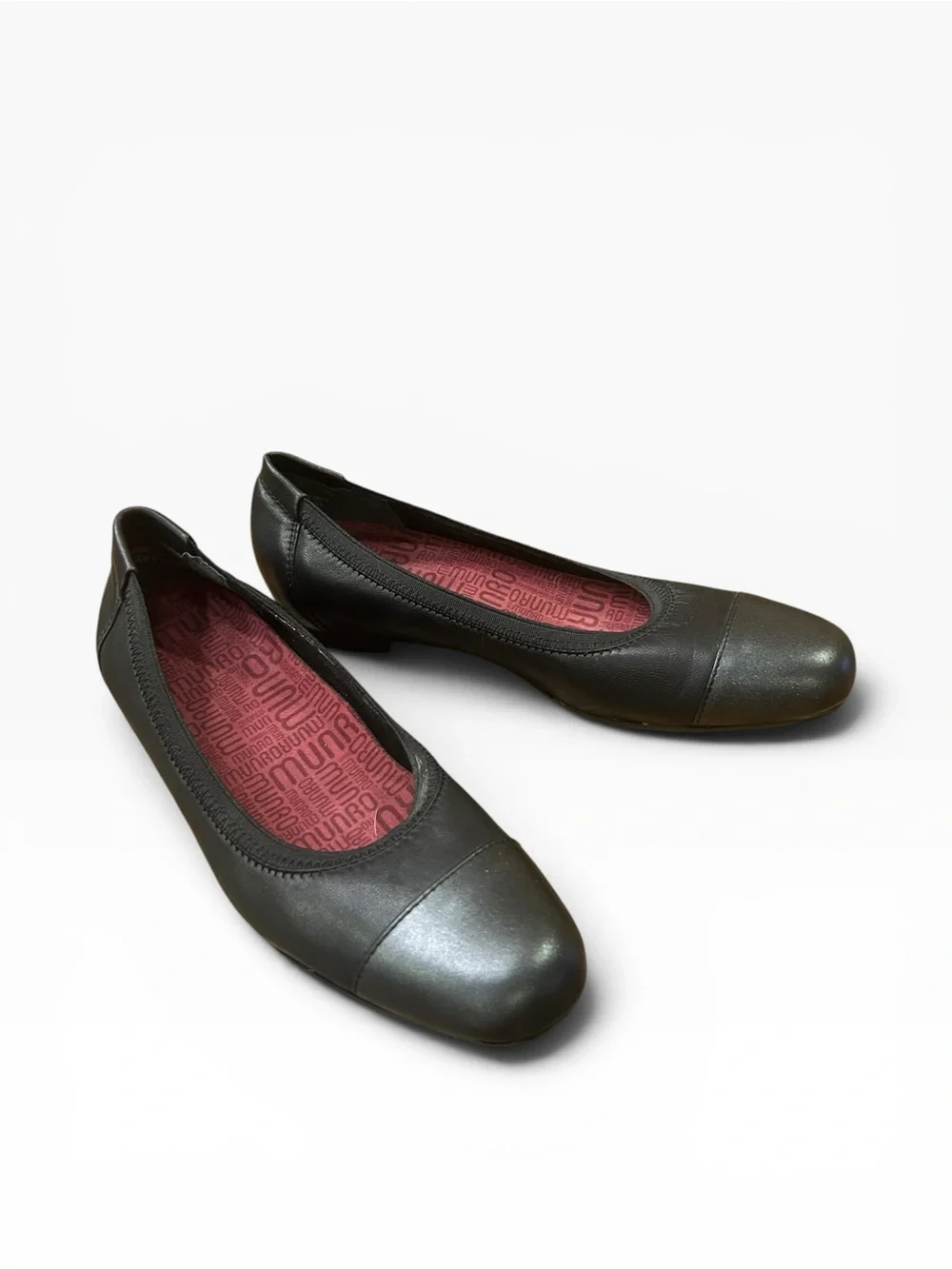 Munro Danielle Black Leather Slip-On Flats Size 7.5